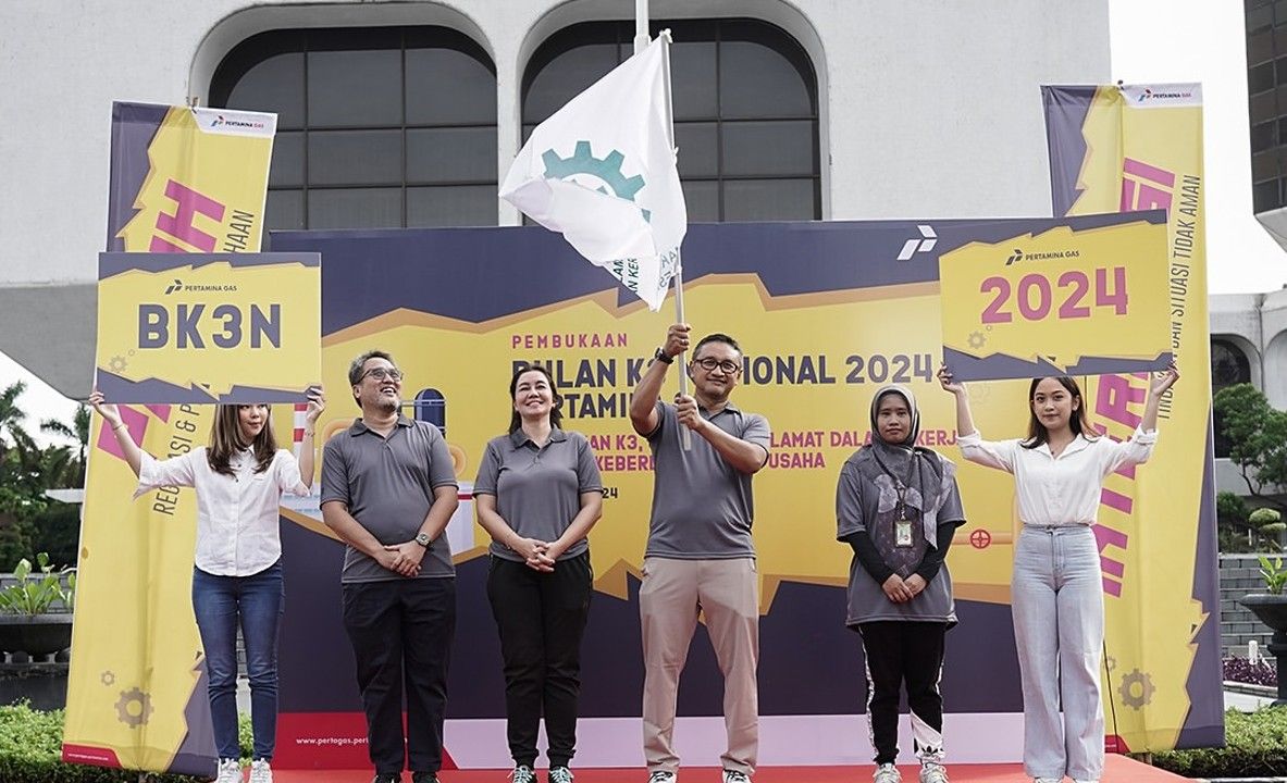 Pengibaran bendera K3 pada Pembukaan Bulan K3 Nasional Pertamina Gas